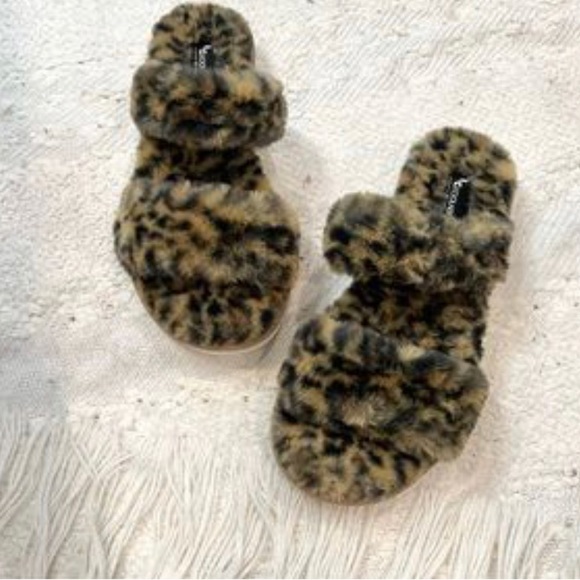 UGG SLIDES NWOT Koolaburra size 8/9 - Picture 3 of 7